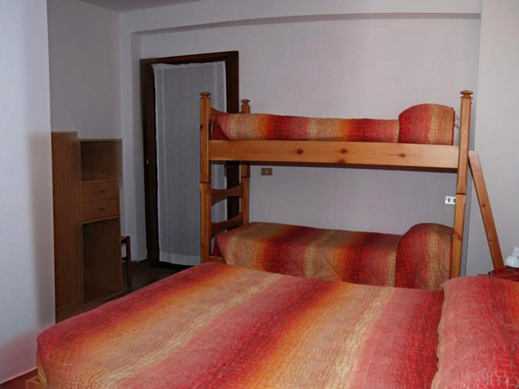 Hotel Ristorante Sassi Rossi Taceno Zimmer foto